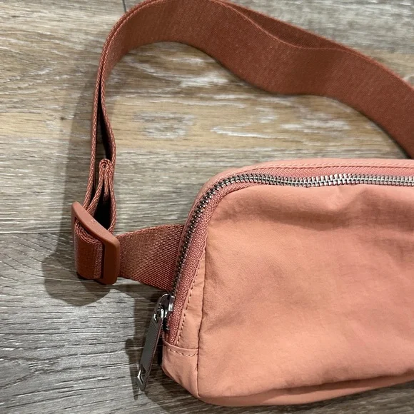 NWT! lululemon Copper Everywhere Belt Bag Size Small - Picture 4 of 11